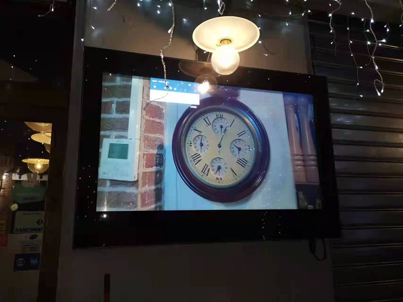 優(yōu)色49寸壁掛戶外廣告機(jī)用于意大利行政機(jī)構(gòu)